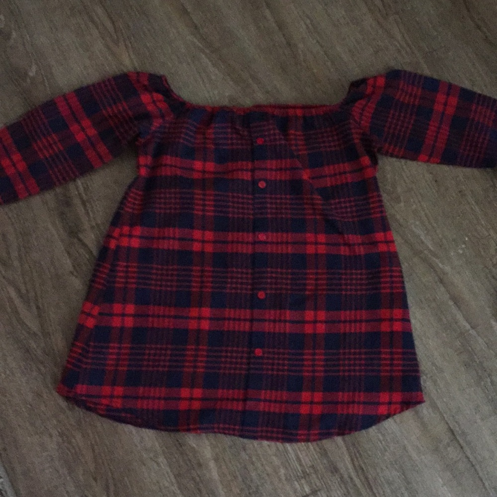 NWOT off the shoulder flannel top.
